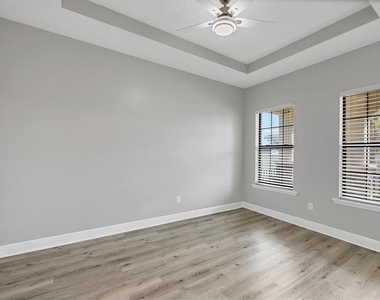6104 Champions Row Street - Photo Thumbnail 9