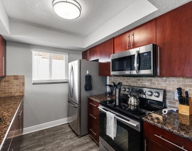 185 Brightwater Drive - Photo Thumbnail 5