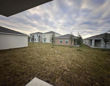 687 Park Place Boulevard - Photo Thumbnail 2