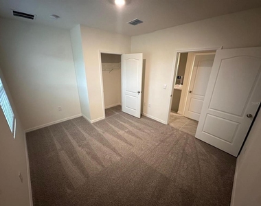 687 Park Place Boulevard - Photo Thumbnail 5