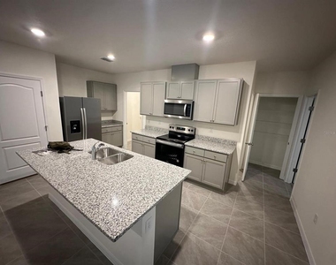 687 Park Place Boulevard - Photo Thumbnail 3