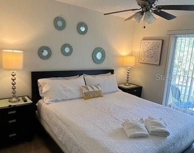 8405 Crystal Cove Loop - Photo Thumbnail 3