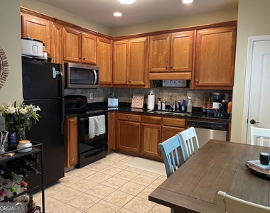 451 N Columbia Street - Photo Thumbnail 3
