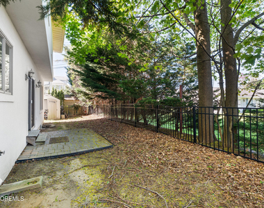 230 Norwood Avenue - Photo Thumbnail 33