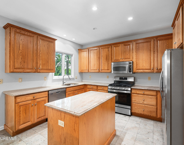 230 Norwood Avenue - Photo Thumbnail 13
