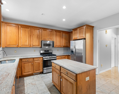 230 Norwood Avenue - Photo Thumbnail 14