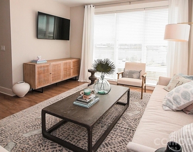 6408 Providence Farm Lane - Photo Thumbnail 9