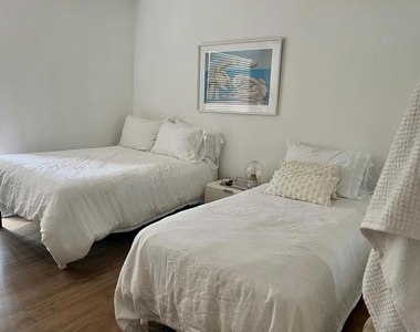 8263 Camino Del Oro - Photo Thumbnail 18