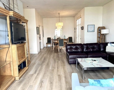 8263 Camino Del Oro - Photo Thumbnail 4