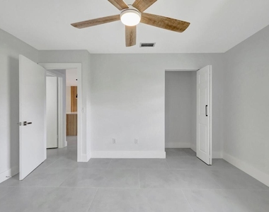 7898 Eastlake Drive - Photo Thumbnail 24