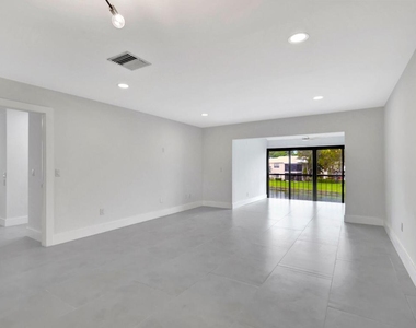 7898 Eastlake Drive - Photo Thumbnail 16