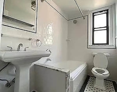 Gramercy East 21st Street - Photo Thumbnail 4