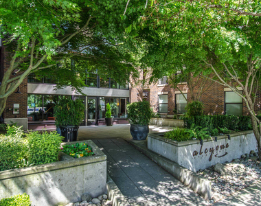 301 Minor Ave N - Photo Thumbnail 1