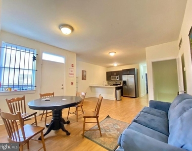 1622 W Jefferson Street - Photo Thumbnail 2