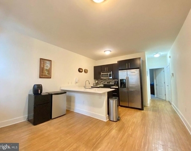 1622 W Jefferson Street - Photo Thumbnail 3