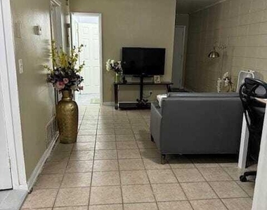 6916 Old Kings Road S - Photo Thumbnail 5