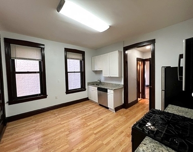 1231 N Greenview Avenue - Photo Thumbnail 14