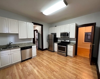 1231 N Greenview Avenue - Photo Thumbnail 13