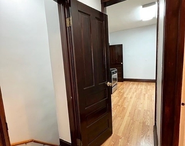 1231 N Greenview Avenue - Photo Thumbnail 12
