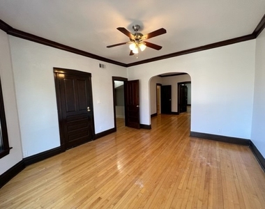 1231 N Greenview Avenue - Photo Thumbnail 3