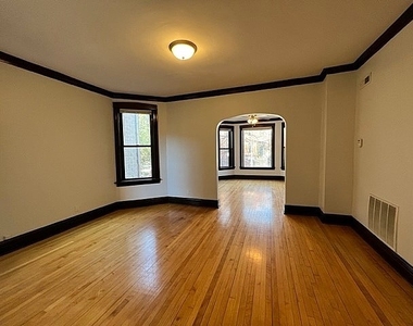 1231 N Greenview Avenue - Photo Thumbnail 7