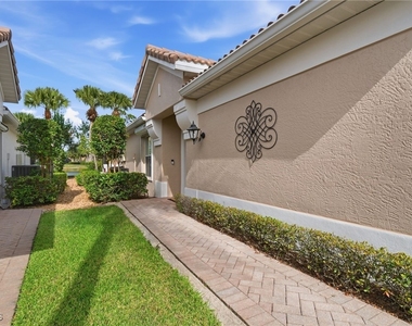 11041 Iron Horse Way - Photo Thumbnail 15