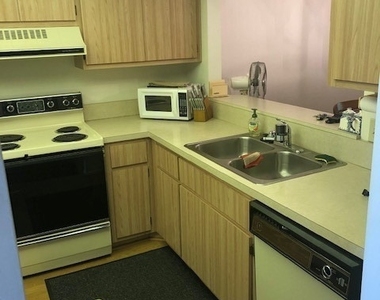 8534 Charter Club Circle - Photo Thumbnail 5