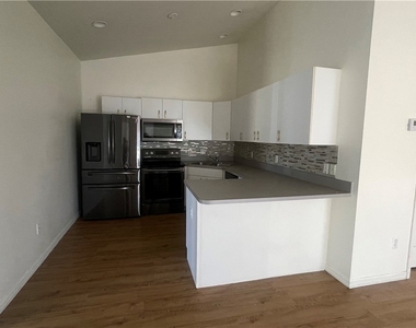 1005 Andalusia Boulevard - Photo Thumbnail 4