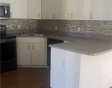 1005 Andalusia Boulevard - Photo Thumbnail 3