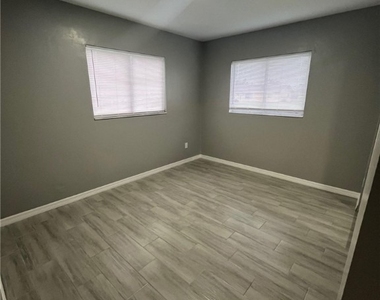 119 Gordon Avenue S - Photo Thumbnail 4