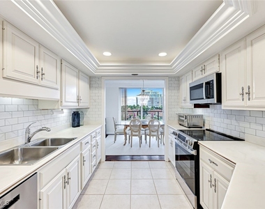 4901 Gulf Shore Boulevard N - Photo Thumbnail 3