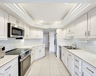 4901 Gulf Shore Boulevard N - Photo Thumbnail 2