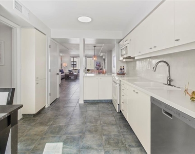 829 Bayport Way - Photo Thumbnail 10