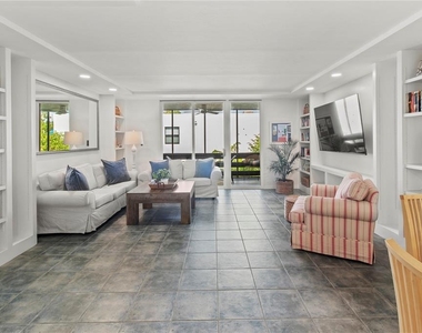 829 Bayport Way - Photo Thumbnail 13