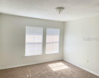 18001 Richmond Place Drive - Photo Thumbnail 5