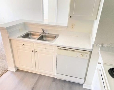 18001 Richmond Place Drive - Photo Thumbnail 11