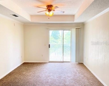18001 Richmond Place Drive - Photo Thumbnail 4