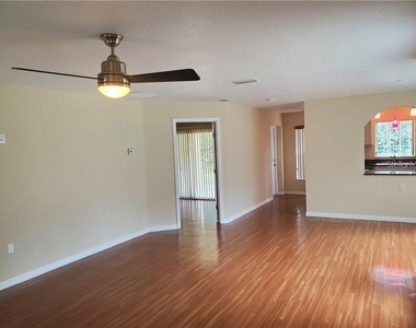815 W Rembrandt Way - Photo Thumbnail 3