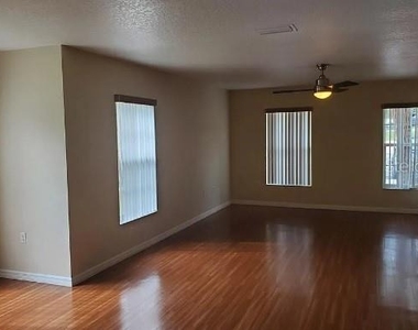 815 W Rembrandt Way - Photo Thumbnail 2