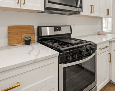 211 Ferry Blvd Boulevard - Photo Thumbnail 4
