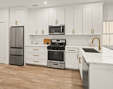 211 Ferry Blvd Boulevard - Photo Thumbnail 3