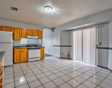 12521 Angie Bombach Avenue - Photo Thumbnail 7