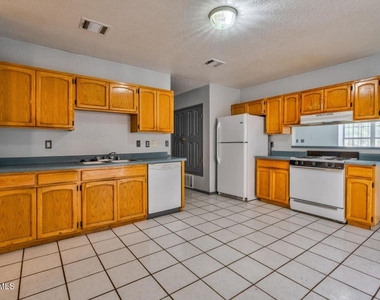 12521 Angie Bombach Avenue - Photo Thumbnail 9
