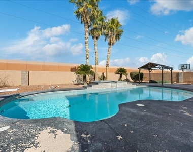 6332 Peggotty Avenue - Photo Thumbnail 40