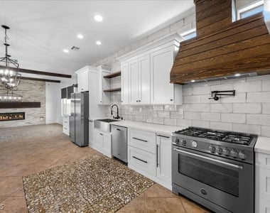 6332 Peggotty Avenue - Photo Thumbnail 11