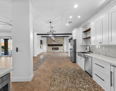6332 Peggotty Avenue - Photo Thumbnail 12