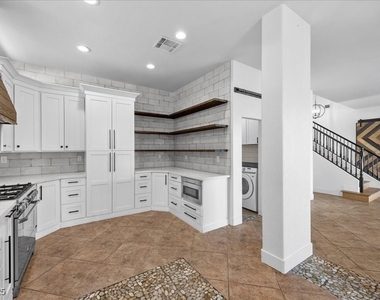 6332 Peggotty Avenue - Photo Thumbnail 10