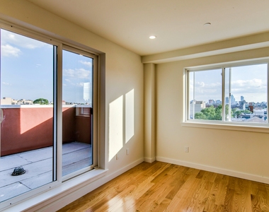 28-22 Astoria Boulevard - Photo Thumbnail 2