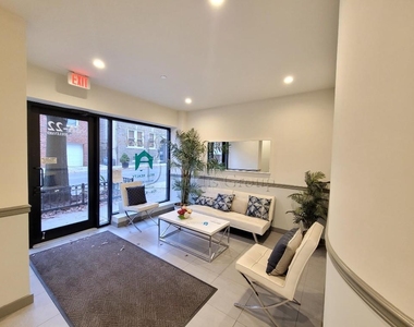 28-22 Astoria Boulevard - Photo Thumbnail 5