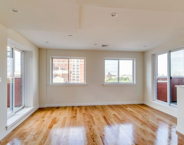 28-22 Astoria Boulevard - Photo Thumbnail 1